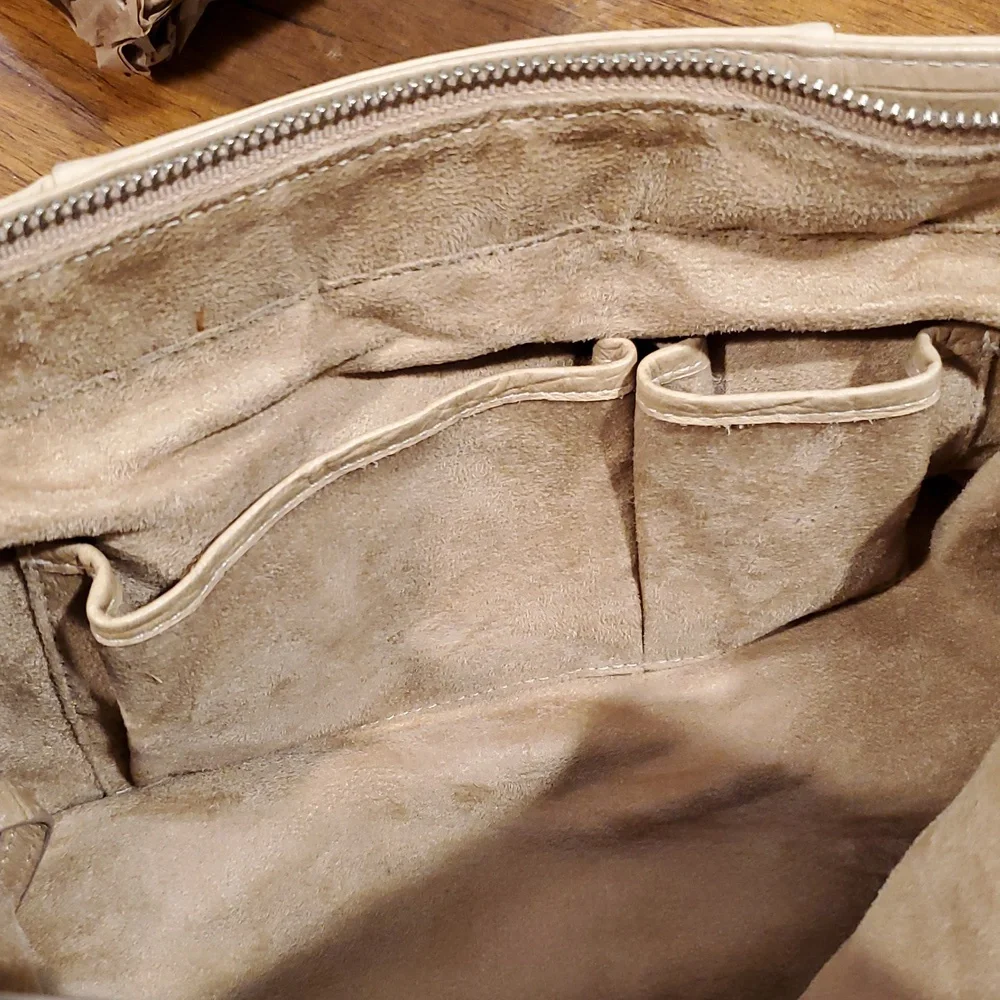 Be & D croc embossed